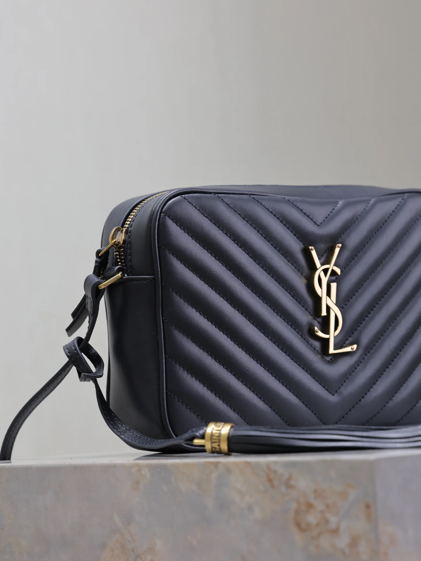 Saint Laurent Lou Camera Bag 520534-1 23x16x6 cm - description_image3