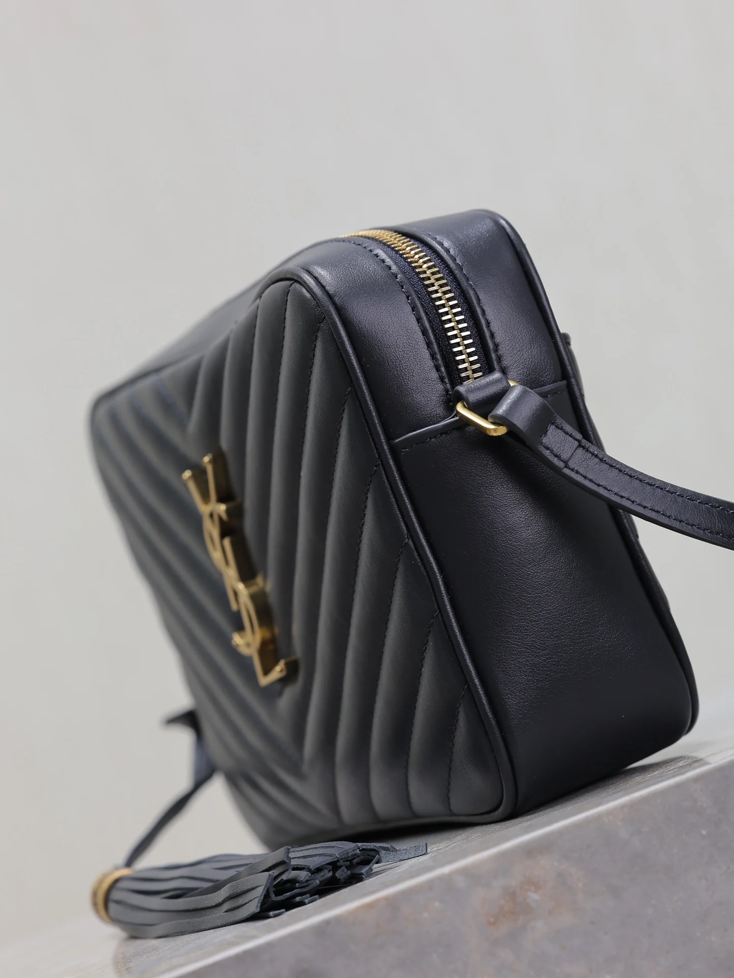 Saint Laurent Lou Camera Bag 520534-1 23x16x6 cm - description_image4