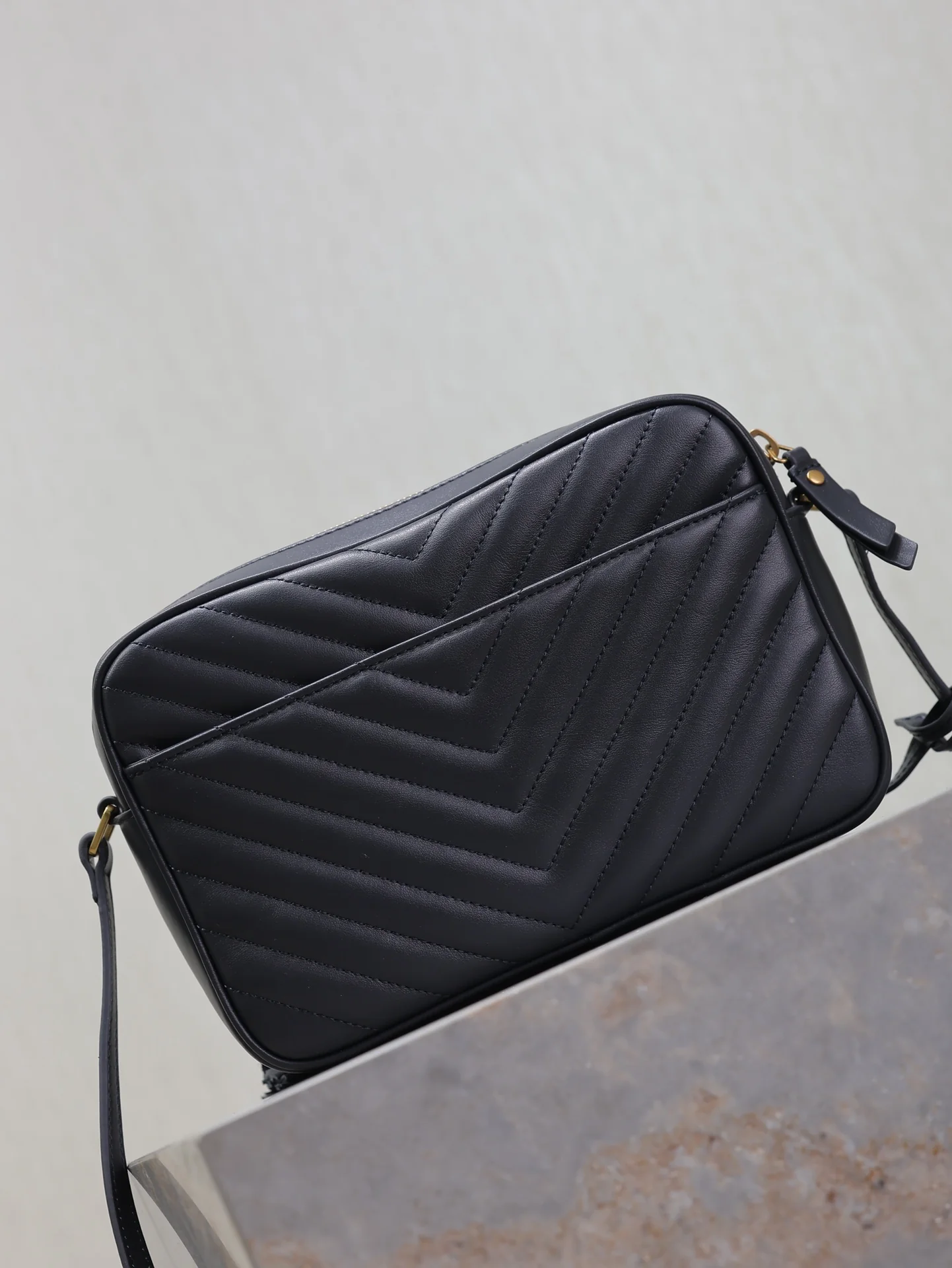 Saint Laurent Lou Camera Bag 520534-1 23x16x6 cm - description_image7