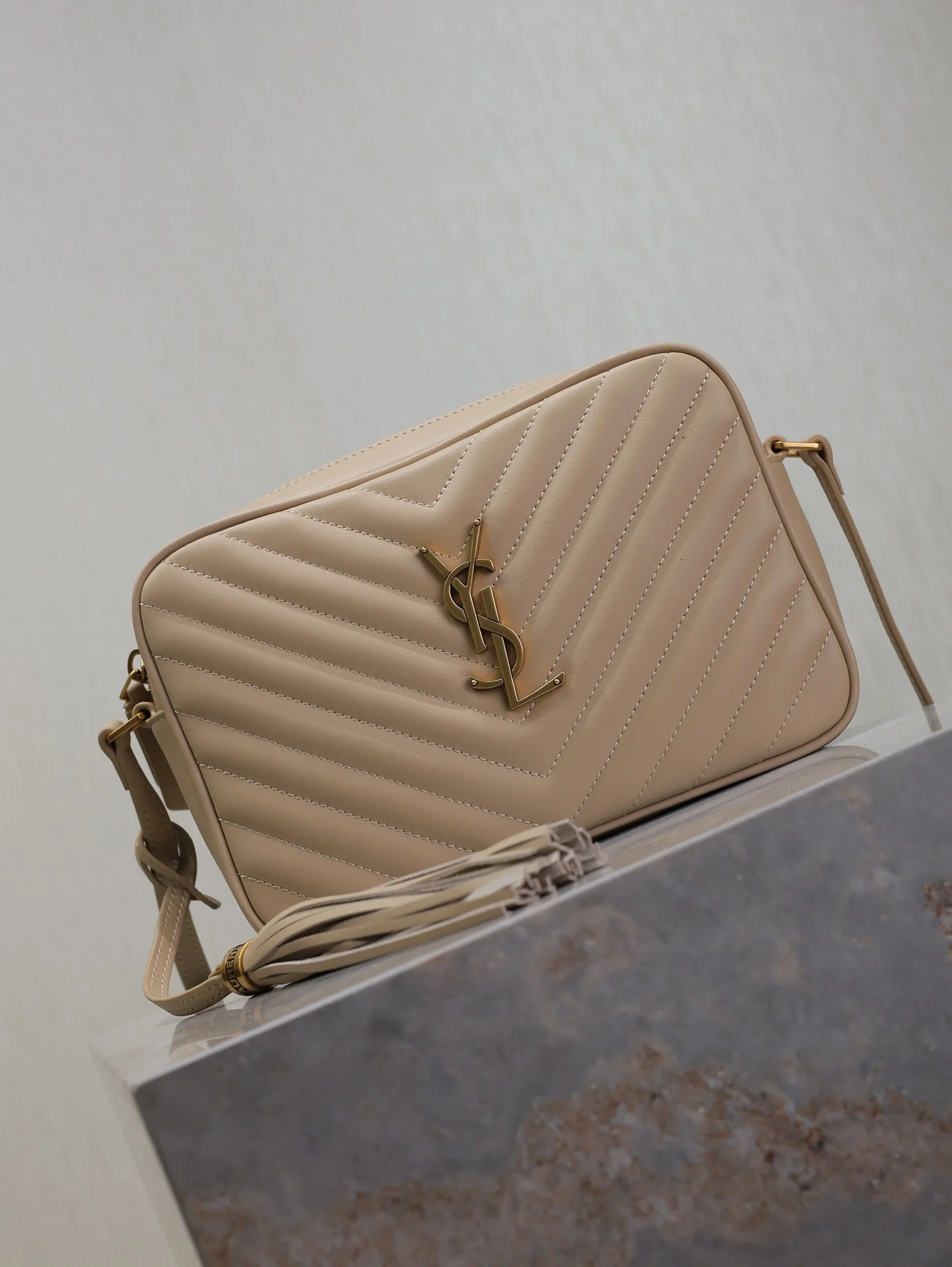 Saint Laurent Lou Camera Bag 23x16x6 cm - description_image2