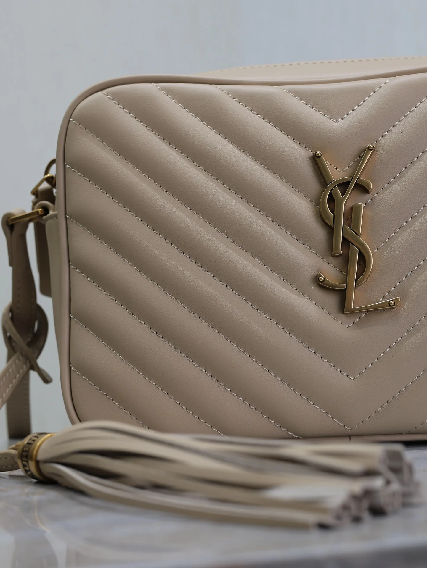 Saint Laurent Lou Camera Bag 23x16x6 cm - description_image3