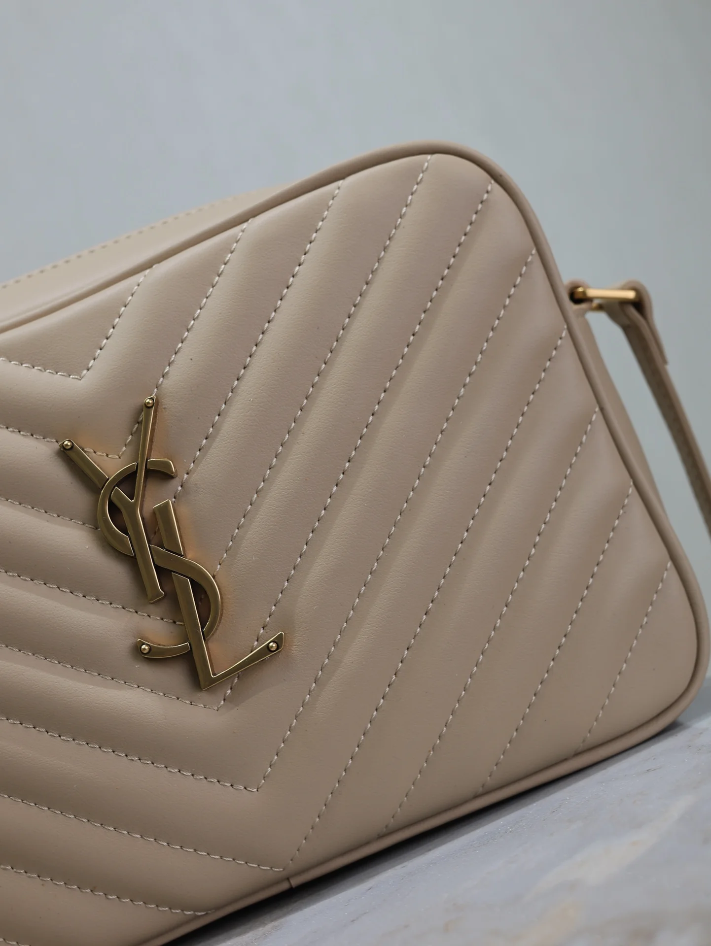 Saint Laurent Lou Camera Bag 23x16x6 cm - description_image4