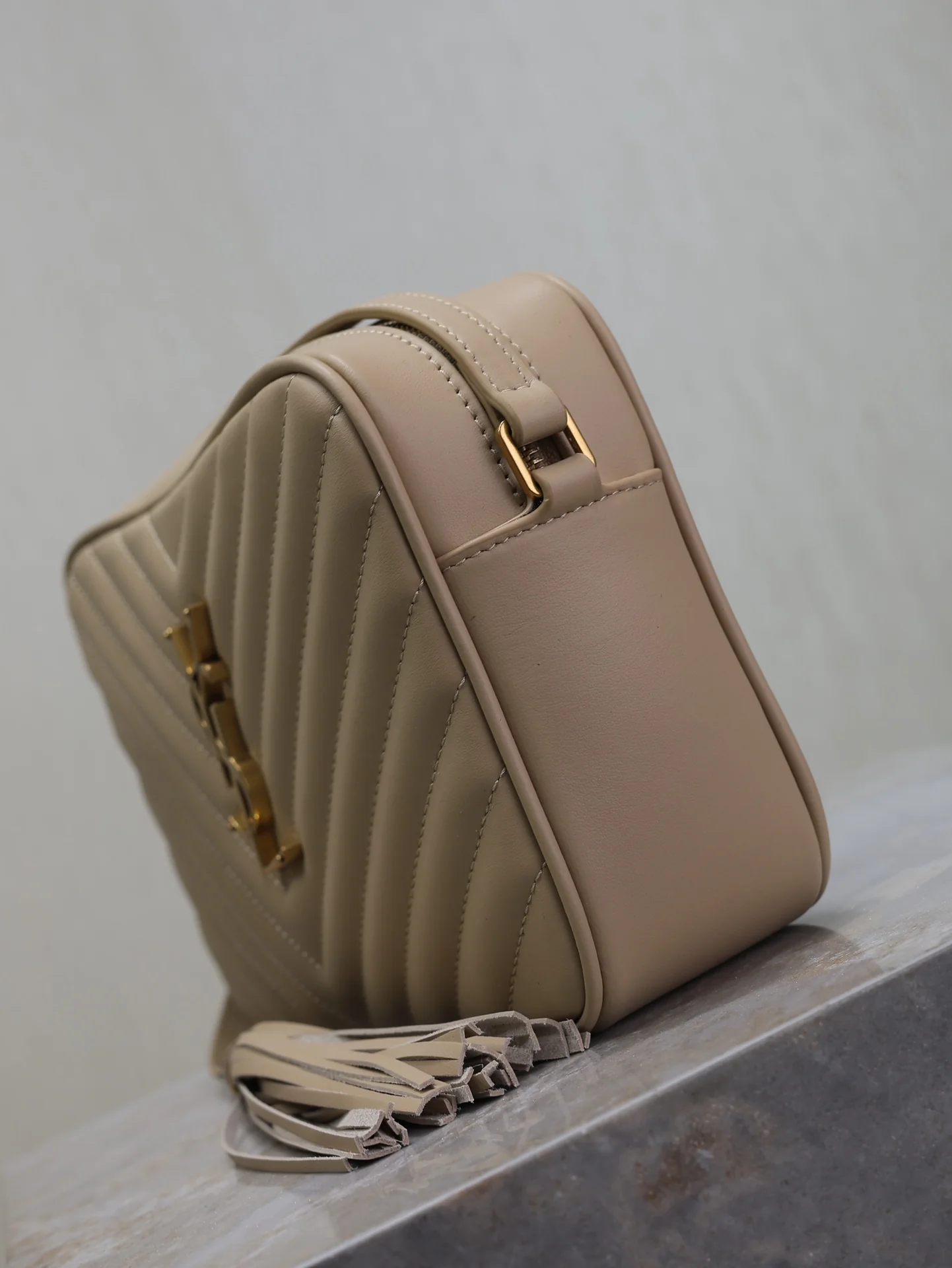 Saint Laurent Lou Camera Bag 23x16x6 cm - description_image5