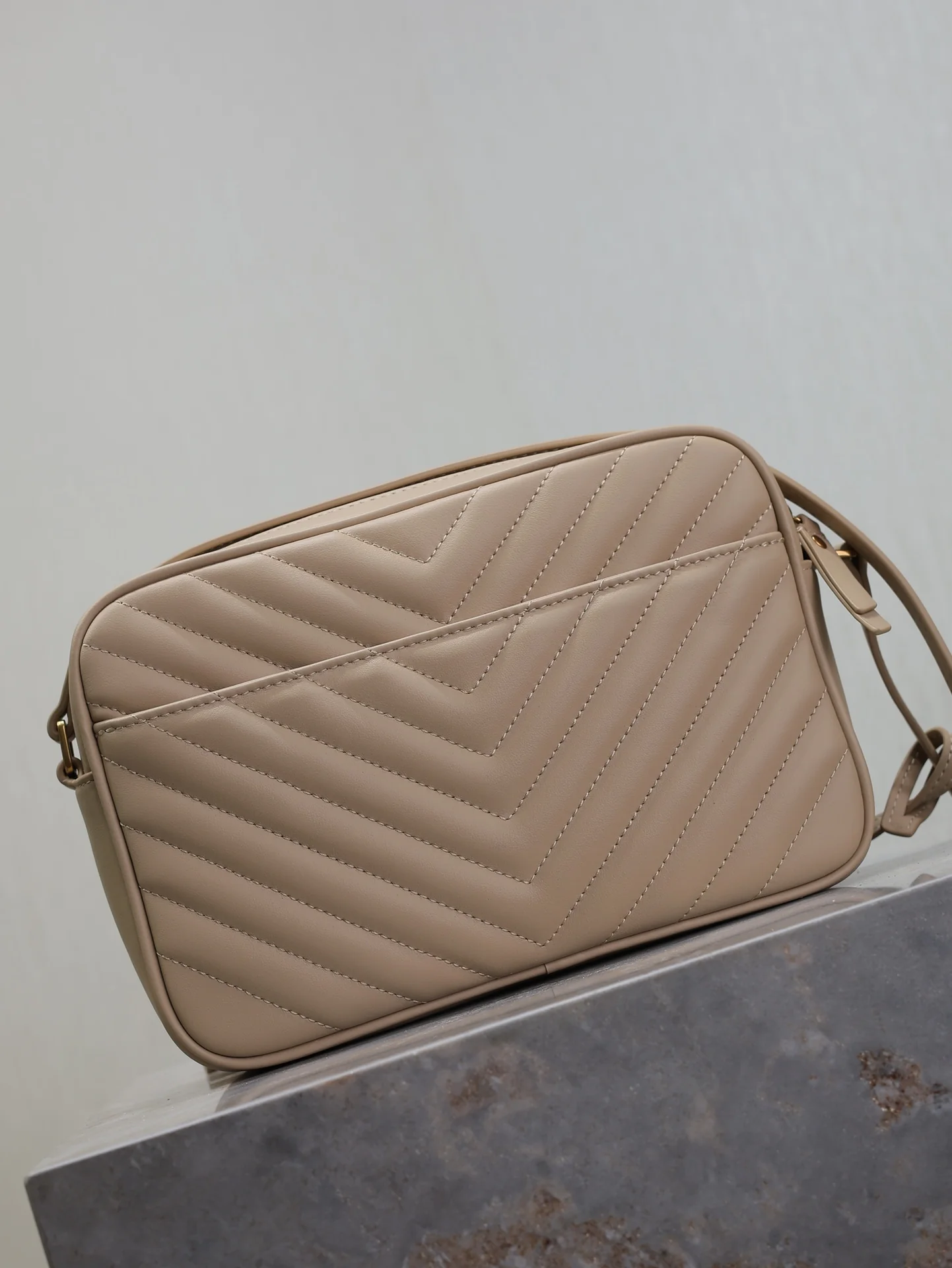 Saint Laurent Lou Camera Bag 23x16x6 cm - description_image8