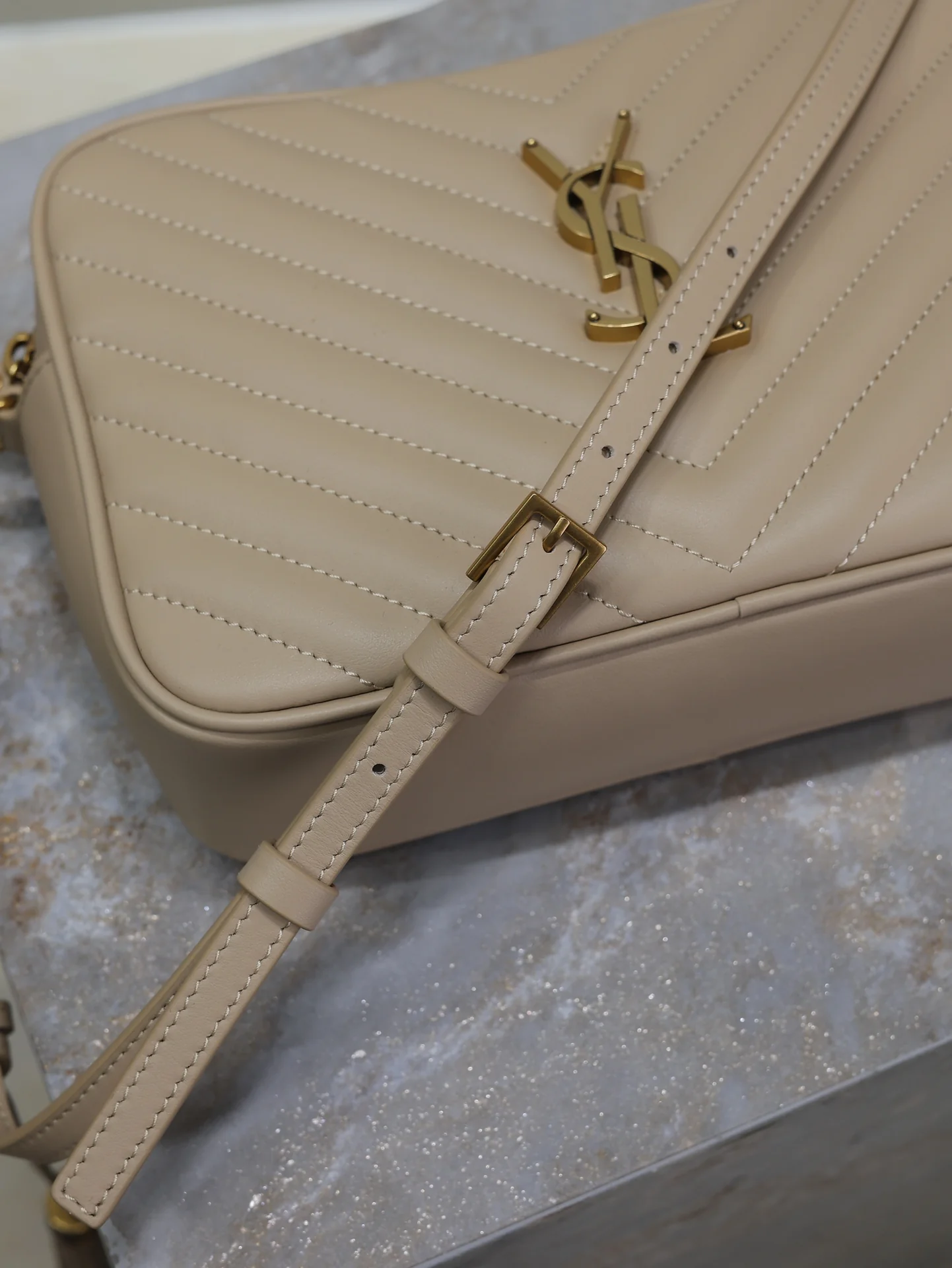 Saint Laurent Lou Camera Bag 23x16x6 cm - description_image9