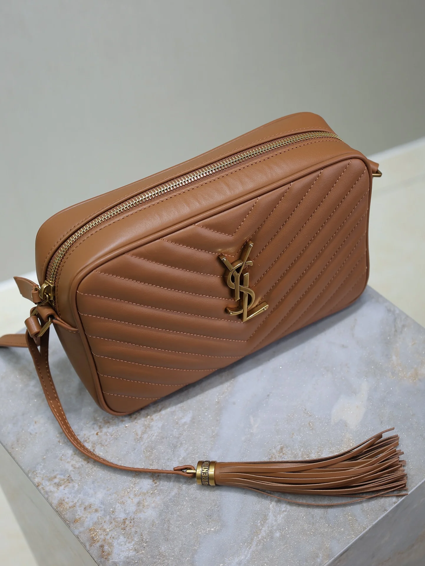 Saint Laurent Lou Camera Bag 520534-1 23x16x6 cm - description_image5