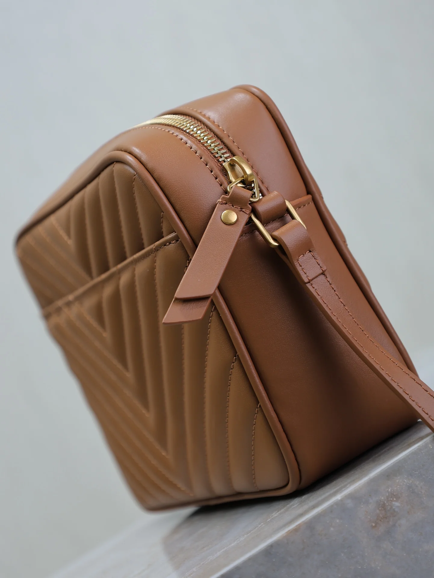 Saint Laurent Lou Camera Bag 520534-1 23x16x6 cm - description_image8