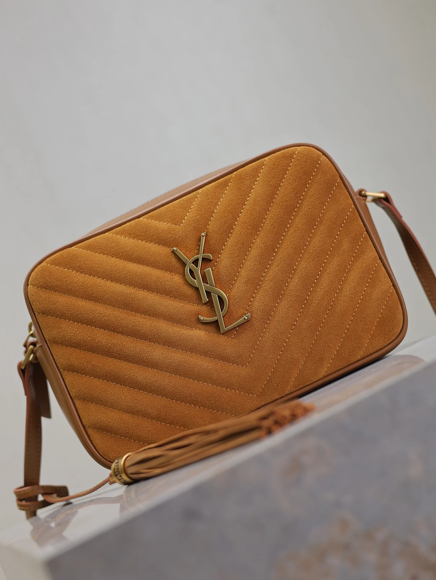 Saint Laurent Lou Camera Bag 520534-1 23x16x6 cm - description_image2