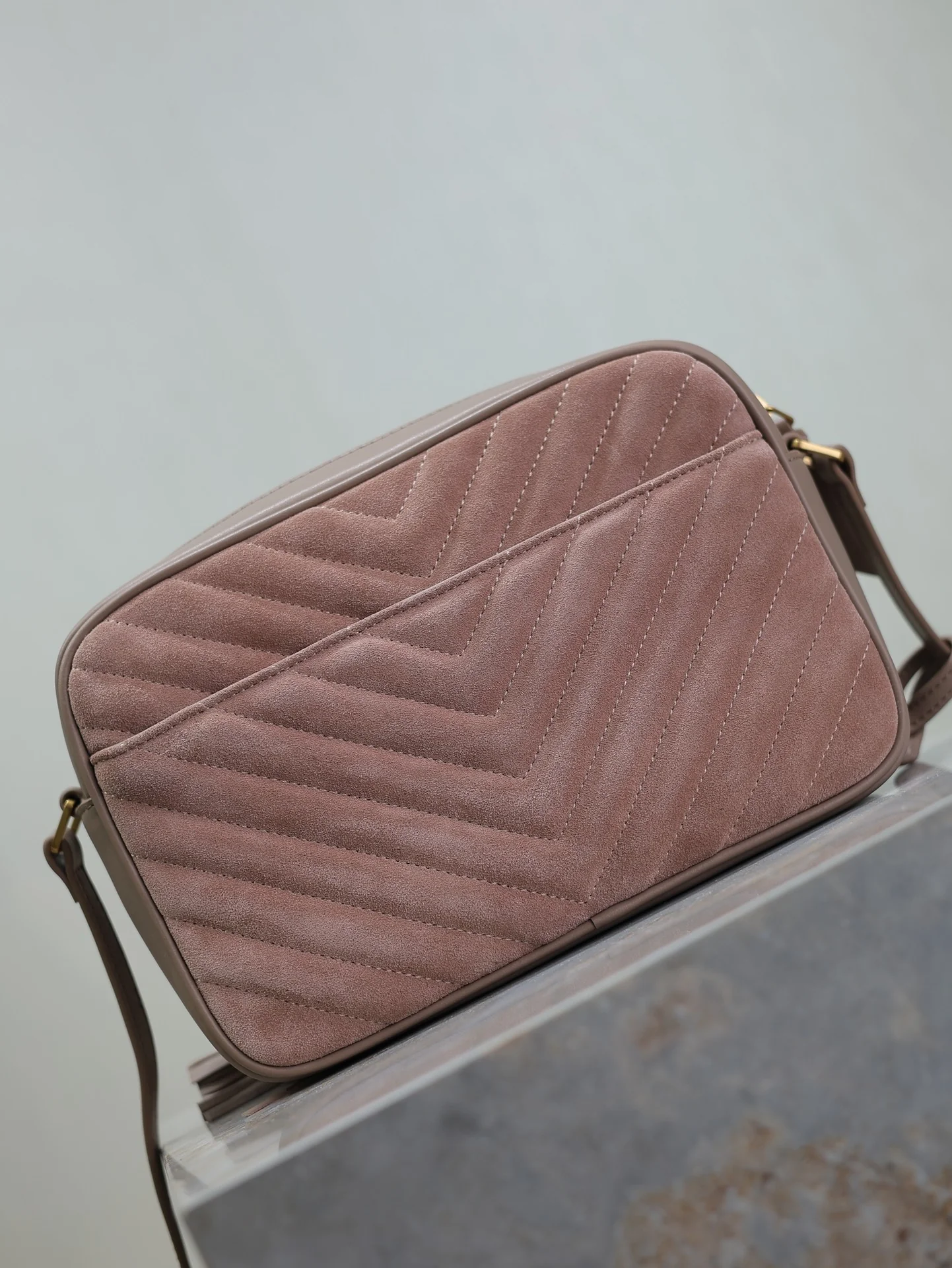 Saint Laurent Lou Camera Bag 520534-1 23x16x6 cm - description_image8