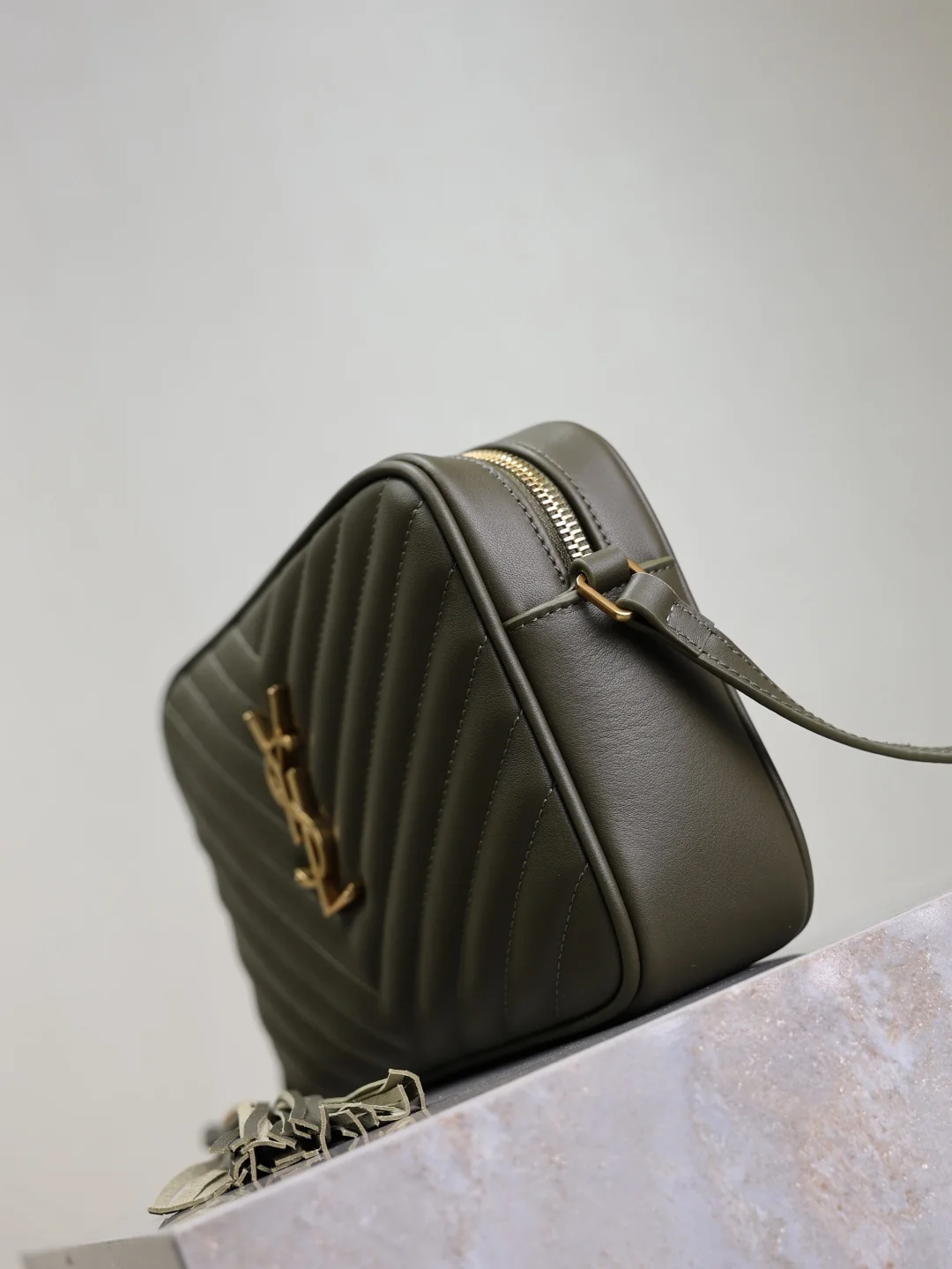 Saint Laurent Lou Camera Bag 520534-1 23x16x6 cm - description_image4