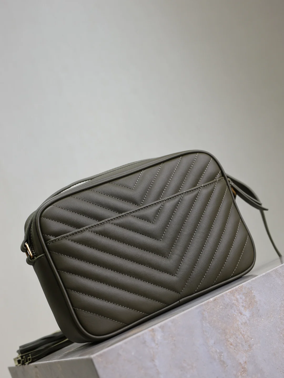 Saint Laurent Lou Camera Bag 520534-1 23x16x6 cm - description_image8