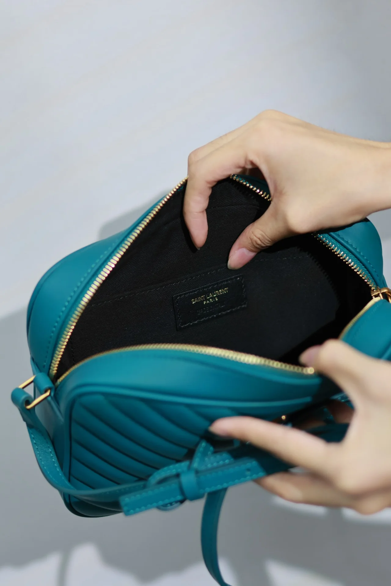 Saint Laurent Lou Camera Bag 520534-1 23x16x6 cm - description_image6