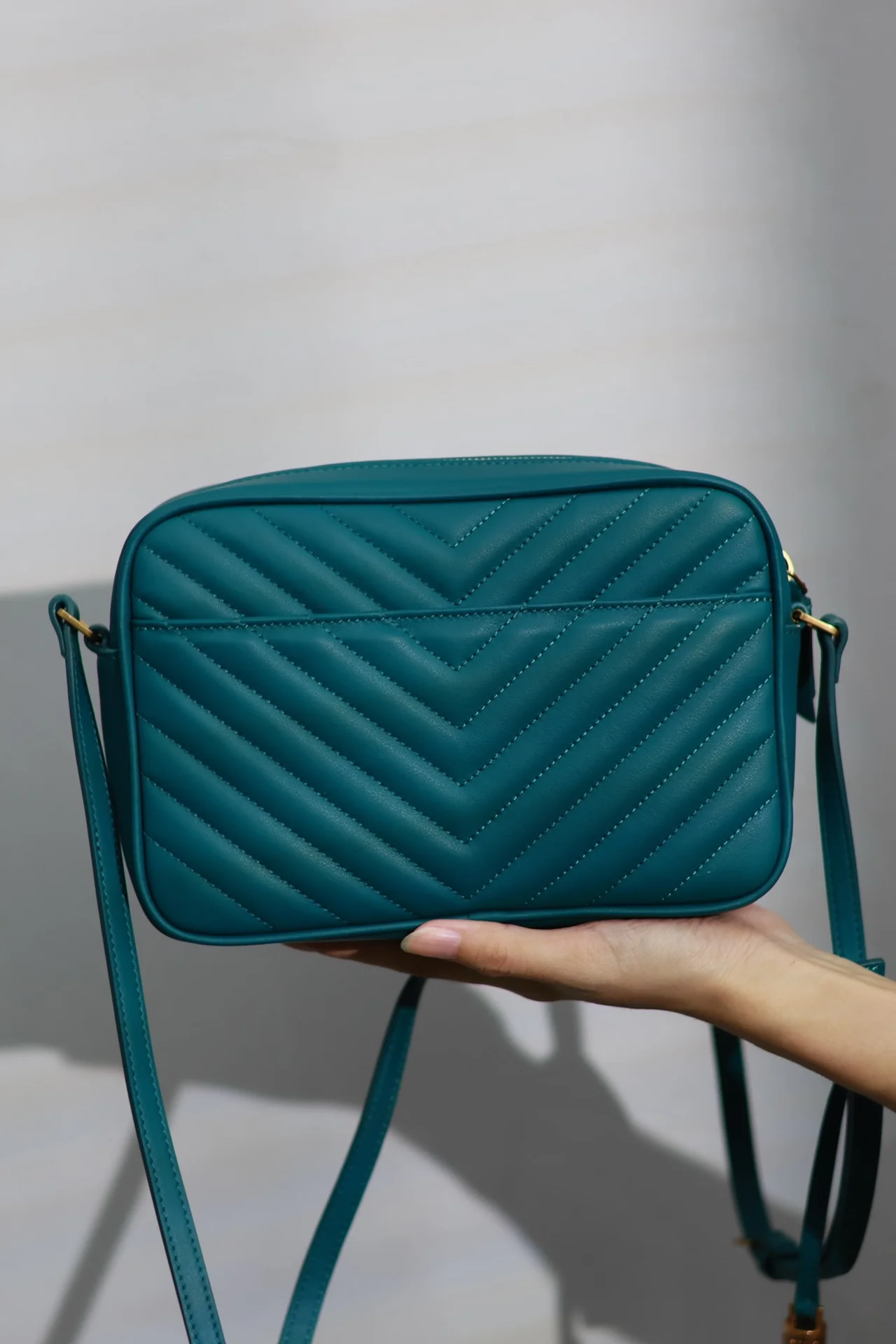 Saint Laurent Lou Camera Bag 520534-1 23x16x6 cm - description_image8