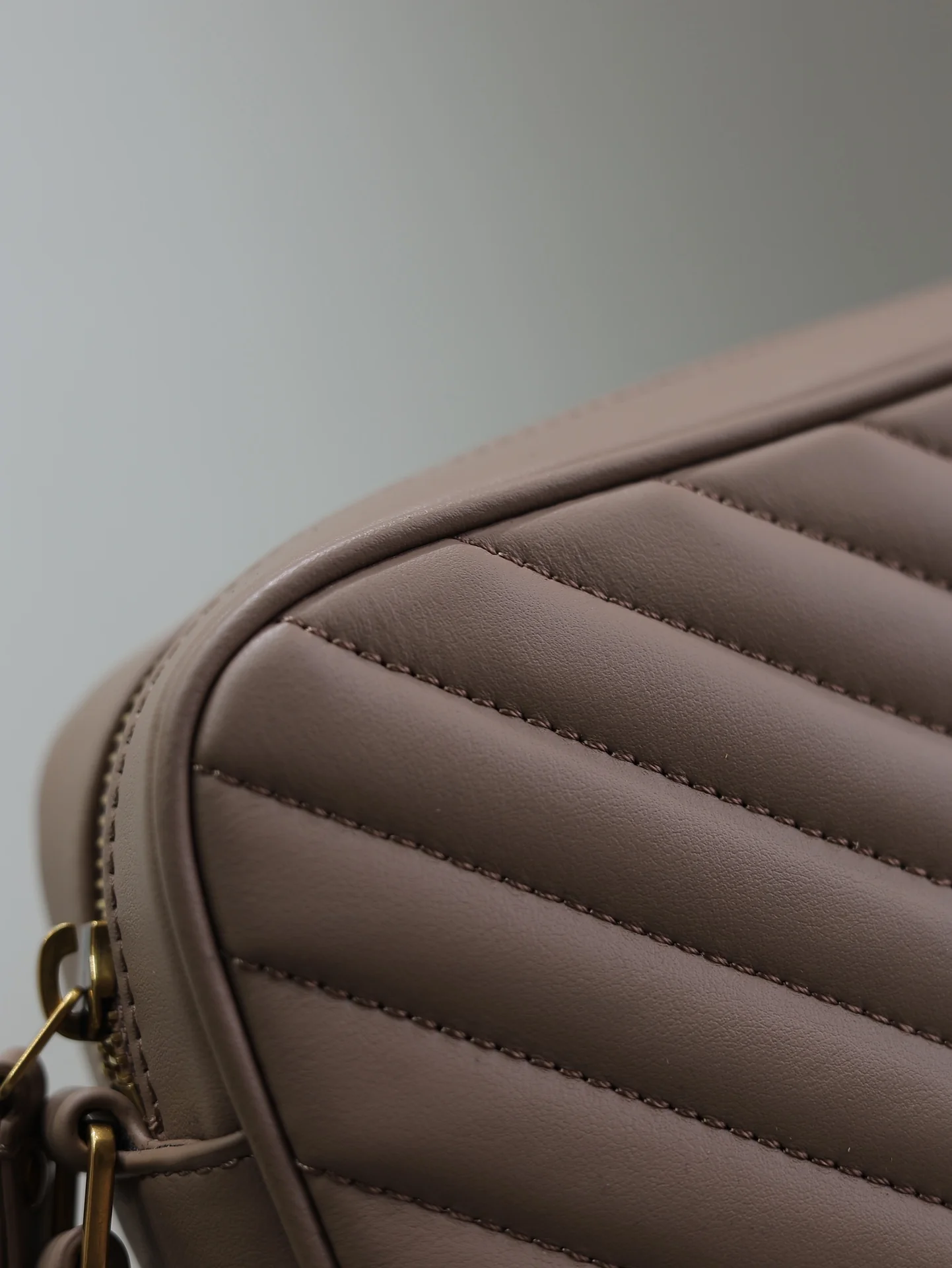 Saint Laurent Lou Camera Bag 520534-1 23x16x6 cm - description_image4