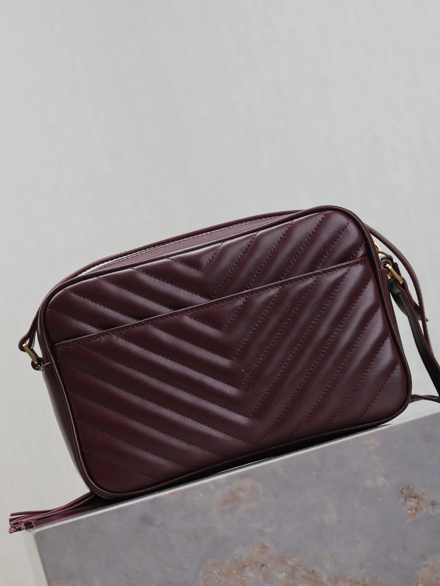 Saint Laurent Lou Camera Bag Model 520534-1 23x16x6 cm - description_image7