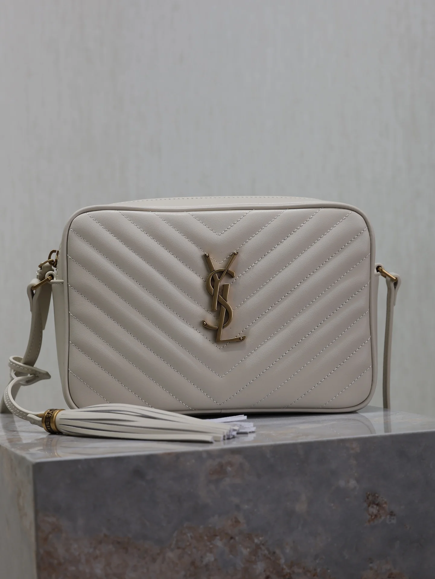 Saint Laurent Lou 520534-1 23x16x6 cm - description_image1