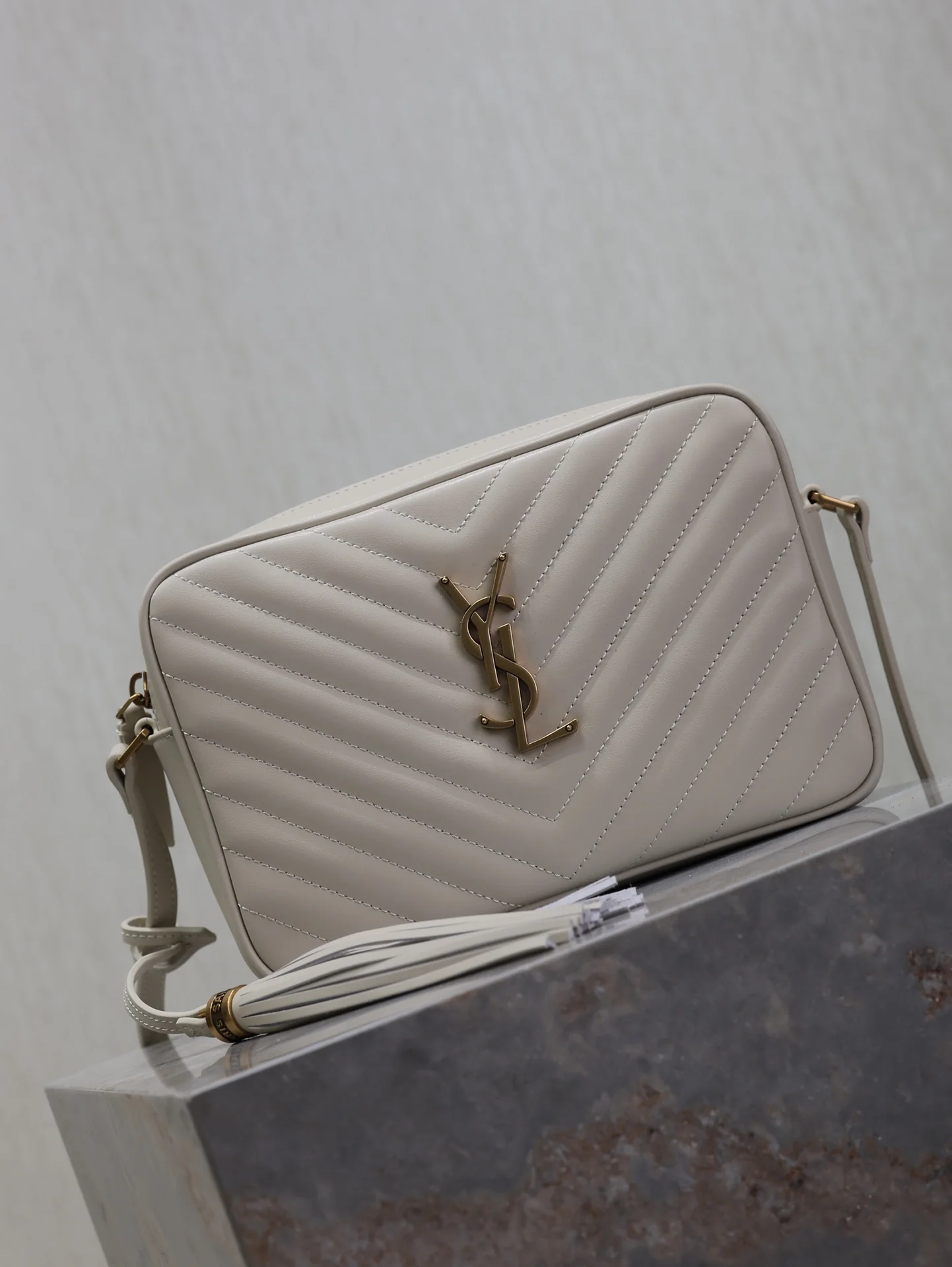 Saint Laurent Lou 520534-1 23x16x6 cm - description_image2
