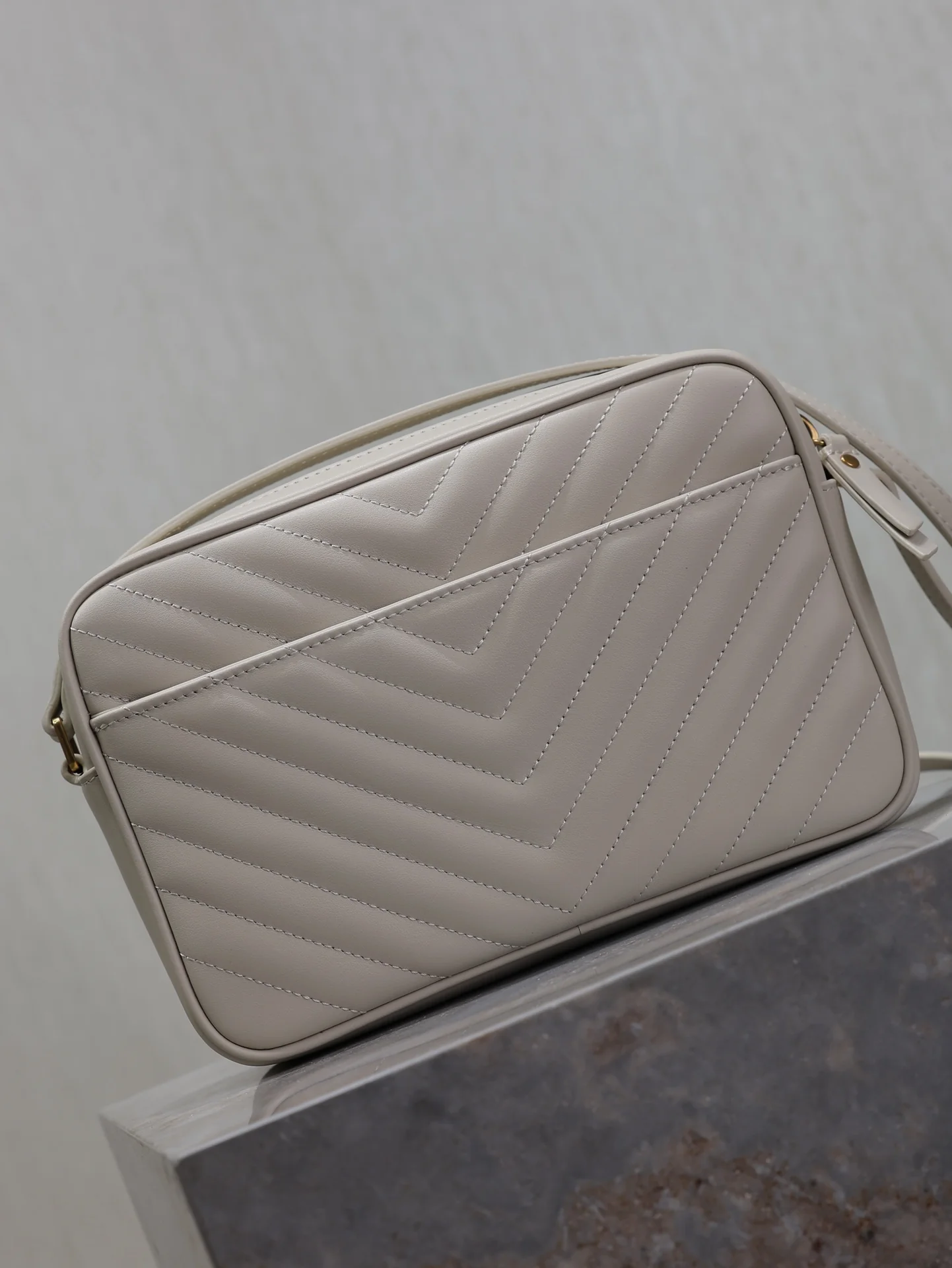 Saint Laurent Lou 520534-1 23x16x6 cm - description_image8