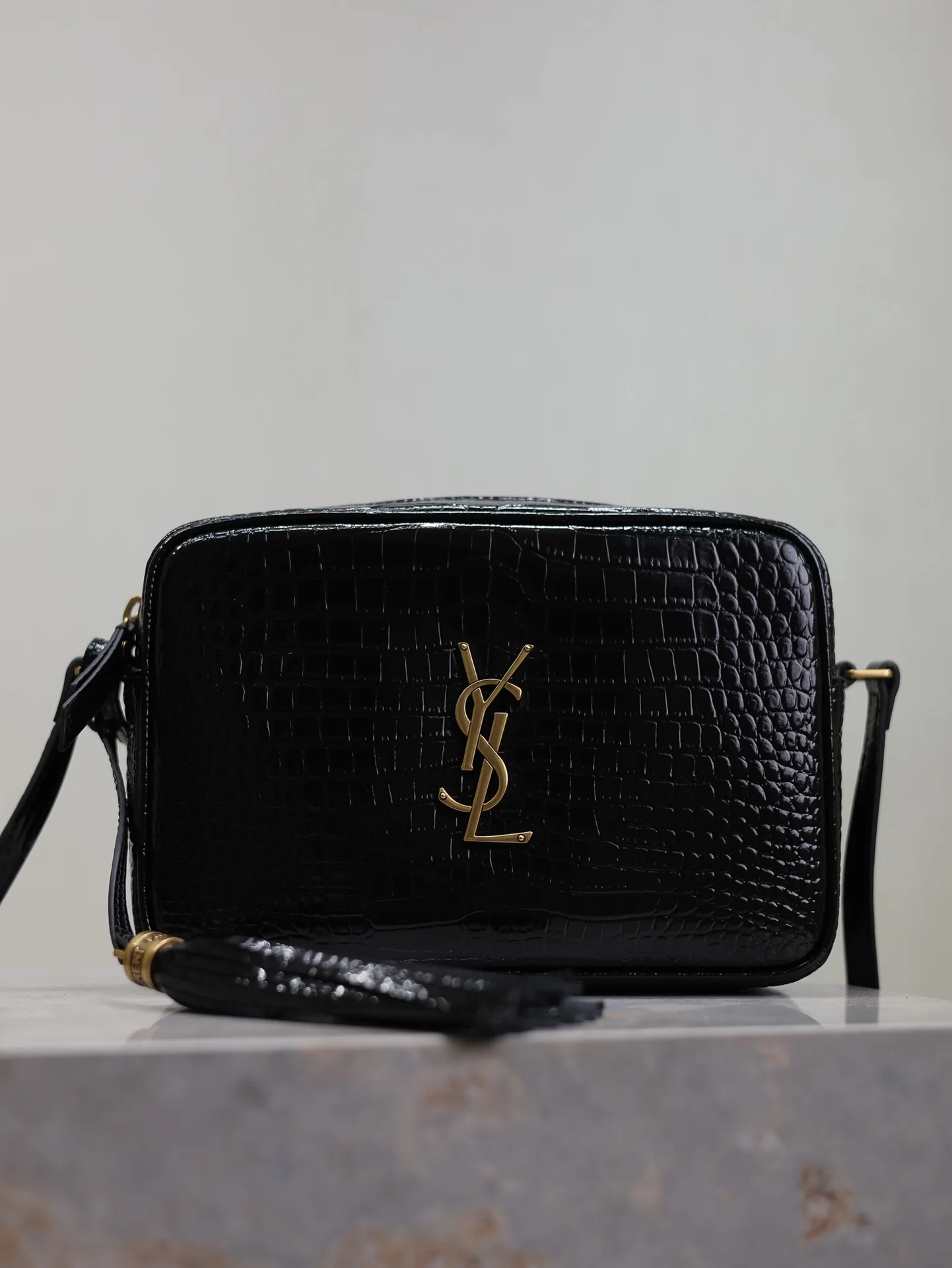 Saint Laurent Lou Camera Bag 23x16x6 cm - description_image1