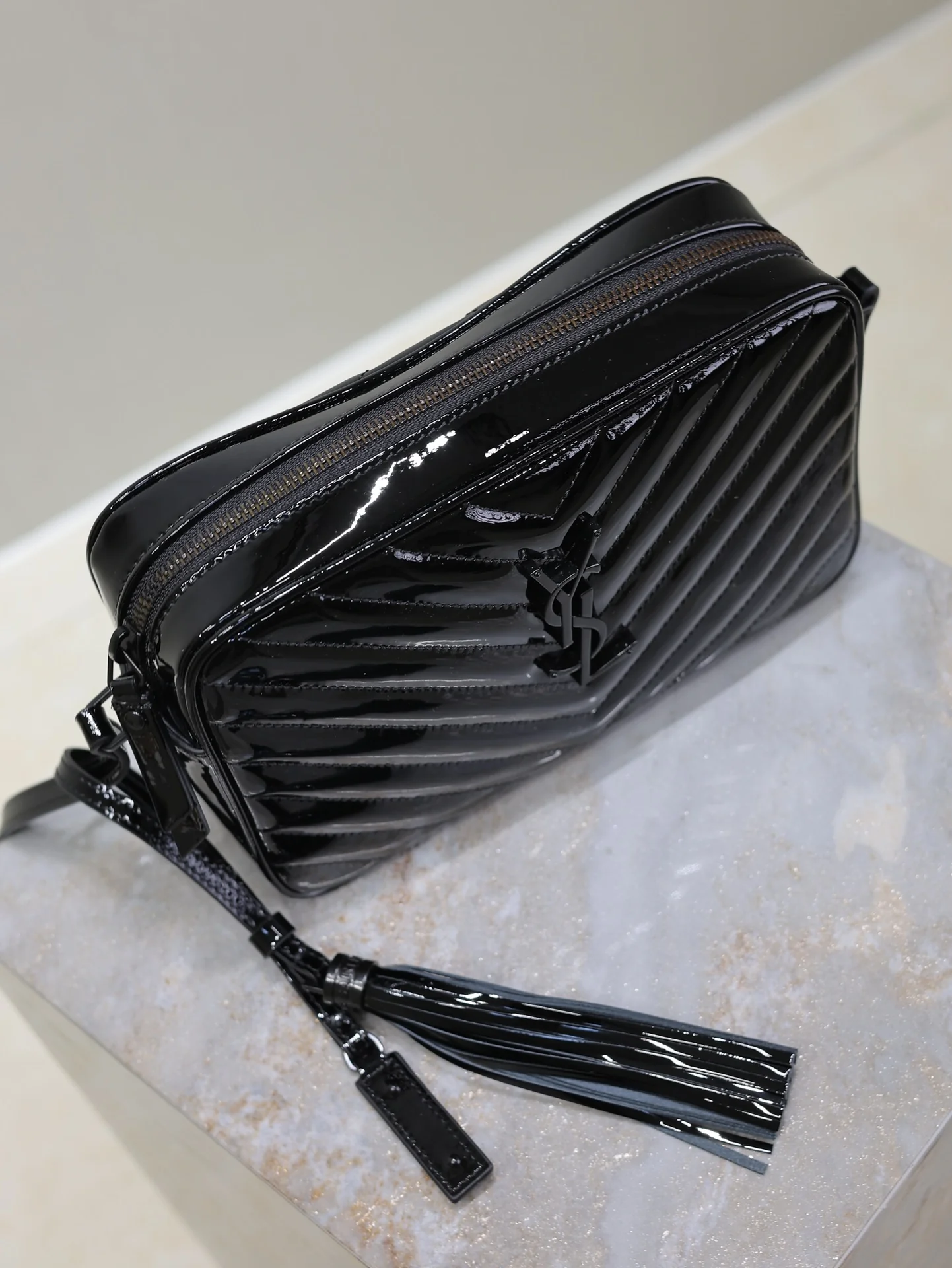 Saint Laurent Lou Camera Bag Model 520534 23x16x6 cm - description_image5