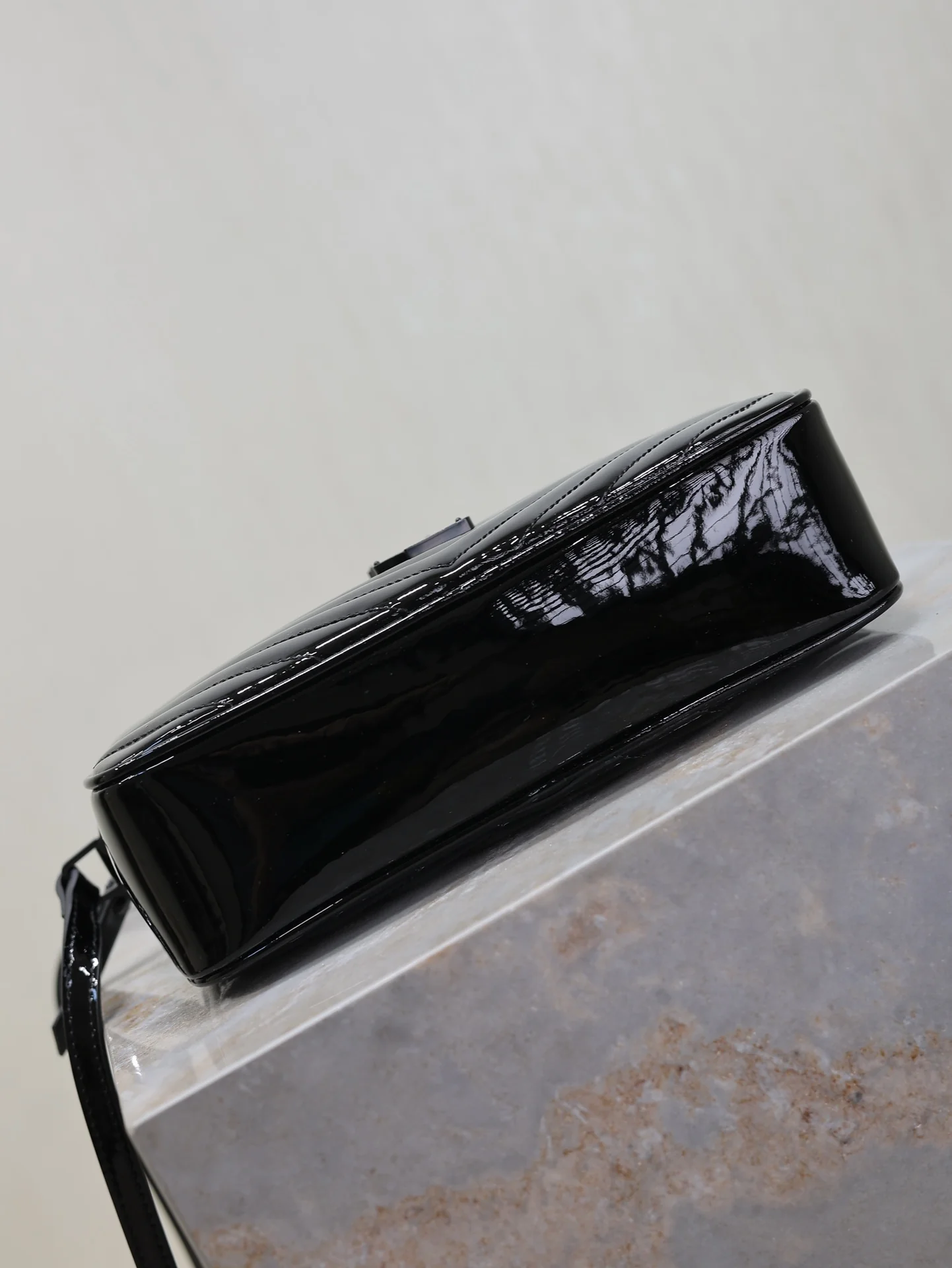 Saint Laurent Lou Camera Bag Model 520534 23x16x6 cm - description_image9