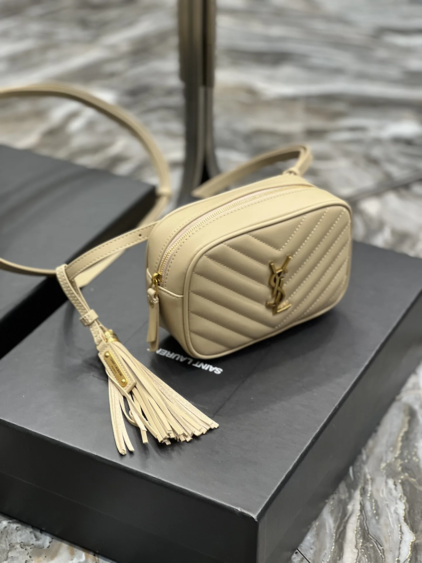 Saint Laurent Lou Belt Bag 15.5x10.5x5.5 cm Saint Laurent Lou Belt Bag 15.5x10.5x5.5 cm - description_image4