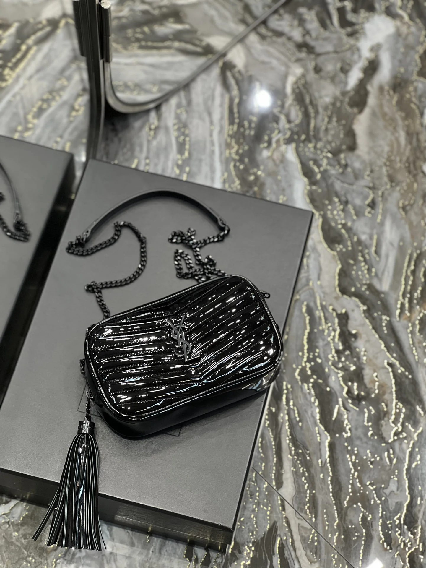 Saint Laurent Lou Mini Camera Bag 585040 18x10x5 cm Saint Laurent Lou Mini Camera Bag 585040 18x10x5 cm - description_image7