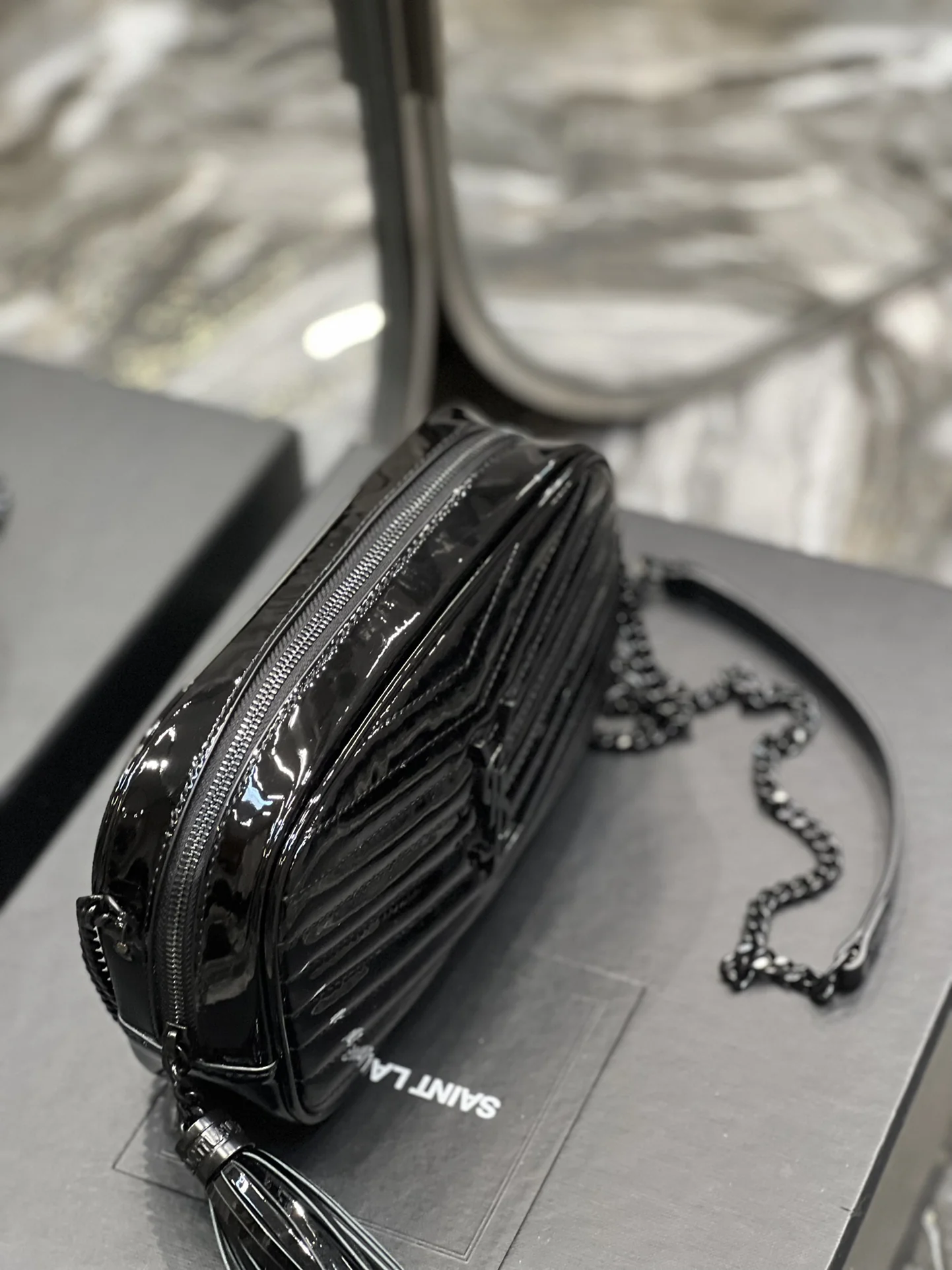 Saint Laurent Lou Mini Camera Bag 585040 18x10x5 cm Saint Laurent Lou Mini Camera Bag 585040 18x10x5 cm - description_image8