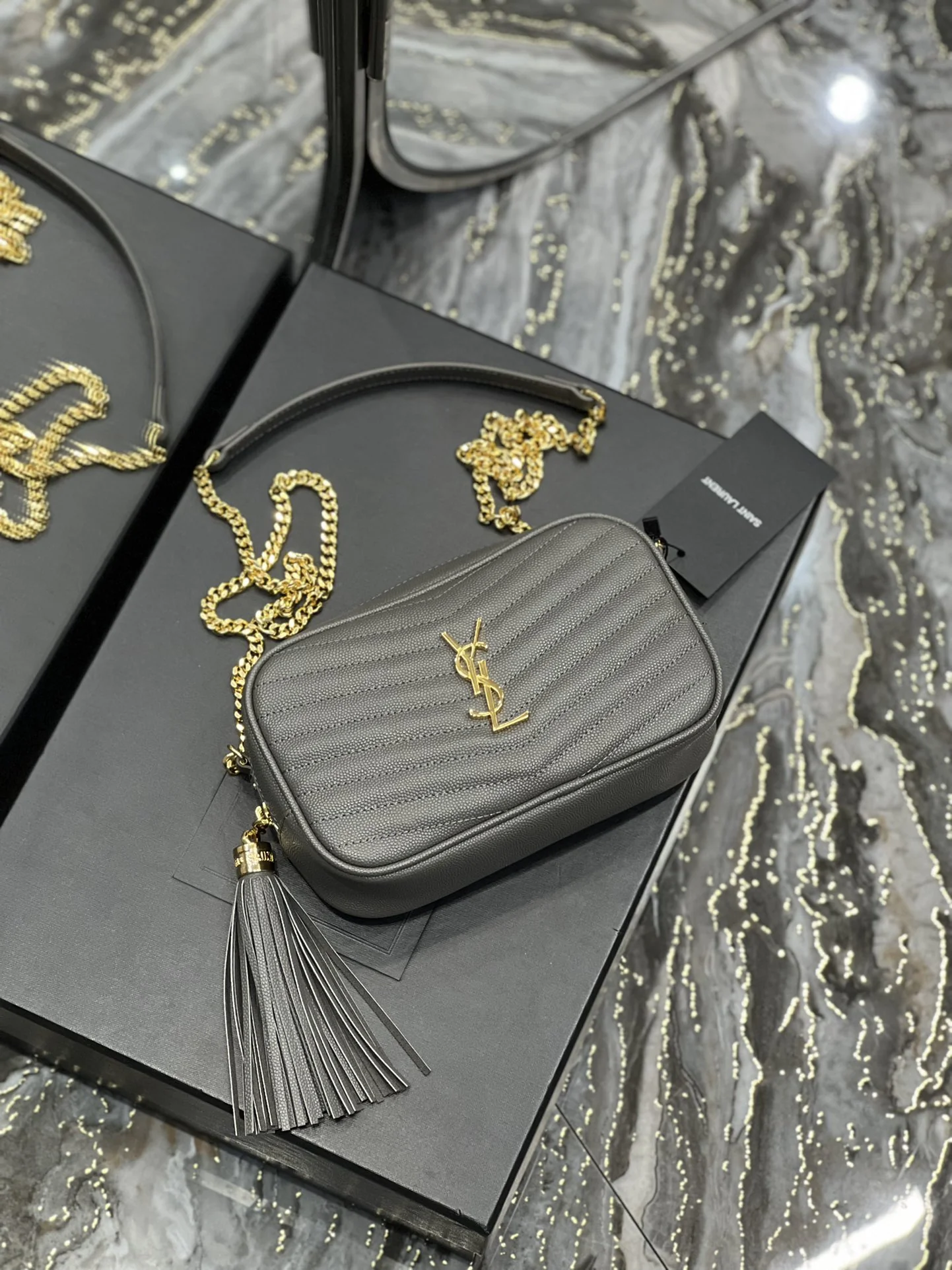 Saint Laurent Lou Mini Camera Bag 585040 18x10x5 cm Saint Laurent Lou Mini Camera Bag 585040 18x10x5 cm - description_image6