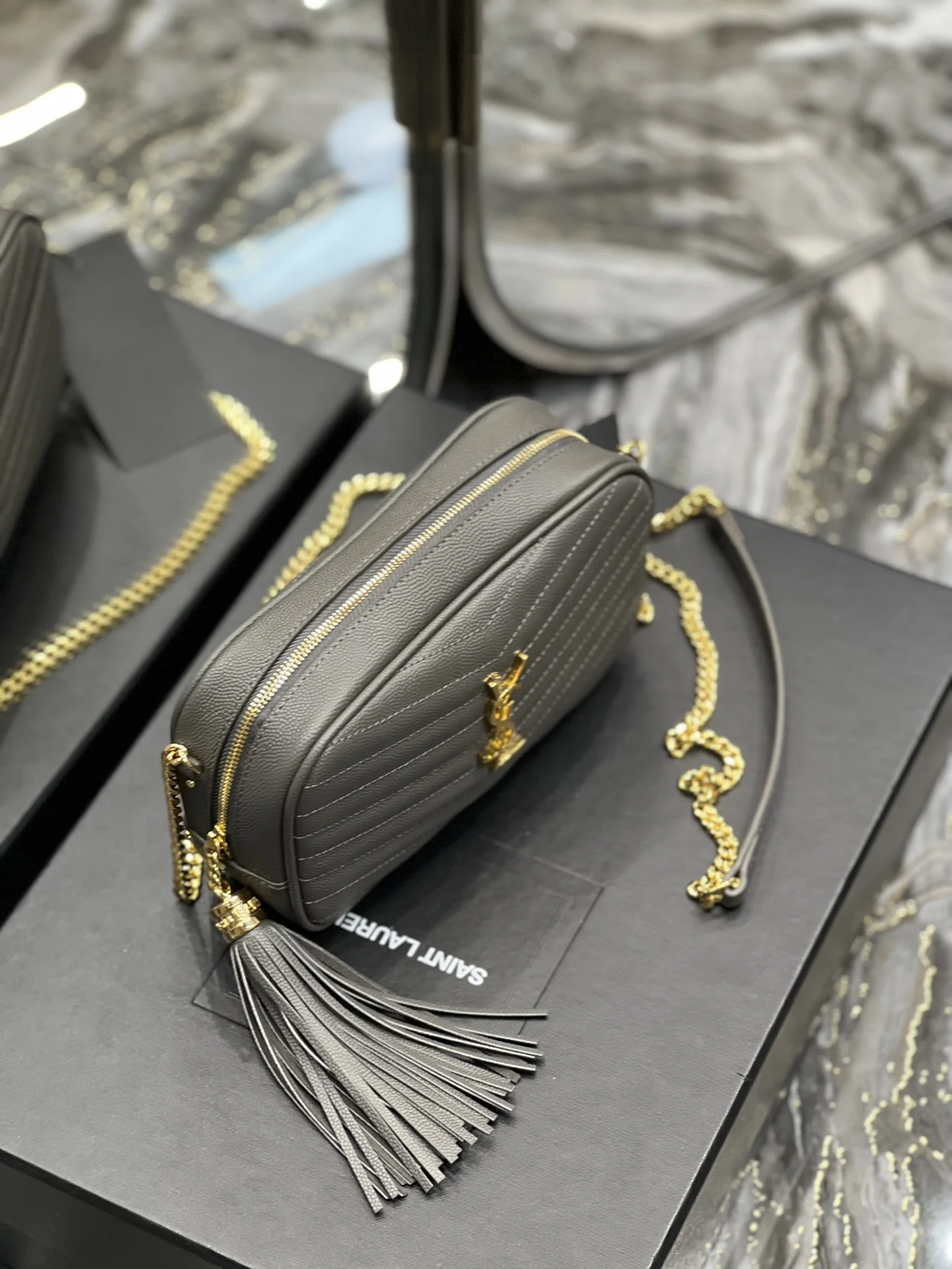 Saint Laurent Lou Mini Camera Bag 585040 18x10x5 cm Saint Laurent Lou Mini Camera Bag 585040 18x10x5 cm - description_image8