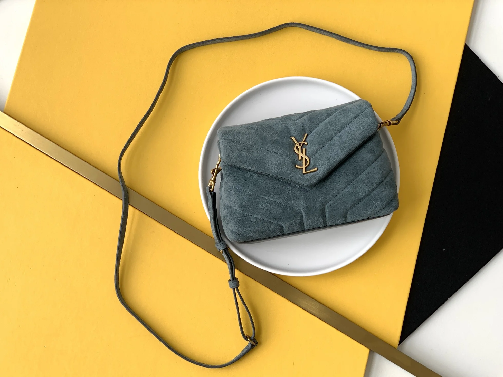 Saint Laurent Lou 630951 20x14x7 cm Saint Laurent Lou 630951 20x14x7 cm - description_image1