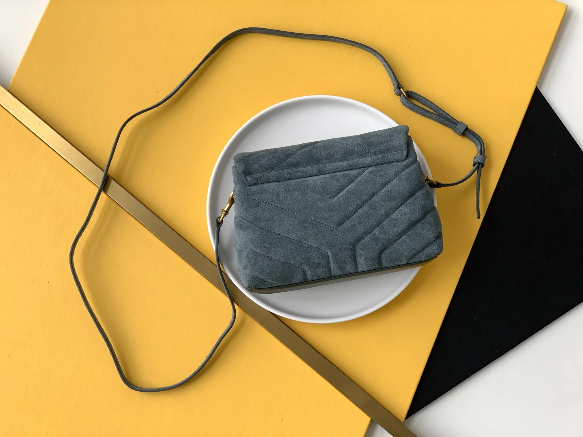 Saint Laurent Lou 630951 20x14x7 cm Saint Laurent Lou 630951 20x14x7 cm - description_image2