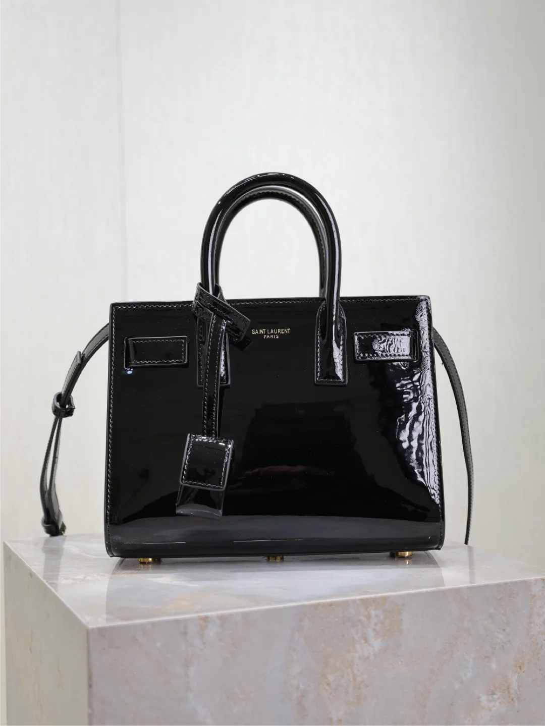 Saint Laurent Sac De Jour 22x18x10.5 cm - description_image1