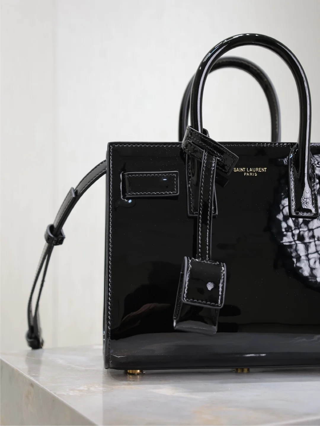 Saint Laurent Sac De Jour 22x18x10.5 cm - description_image3