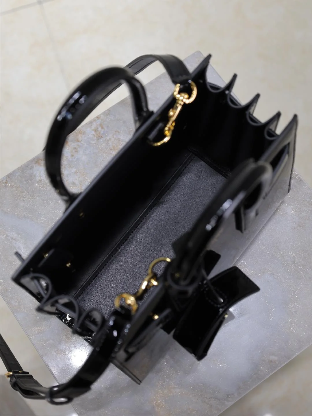 Saint Laurent Sac De Jour 22x18x10.5 cm - description_image7