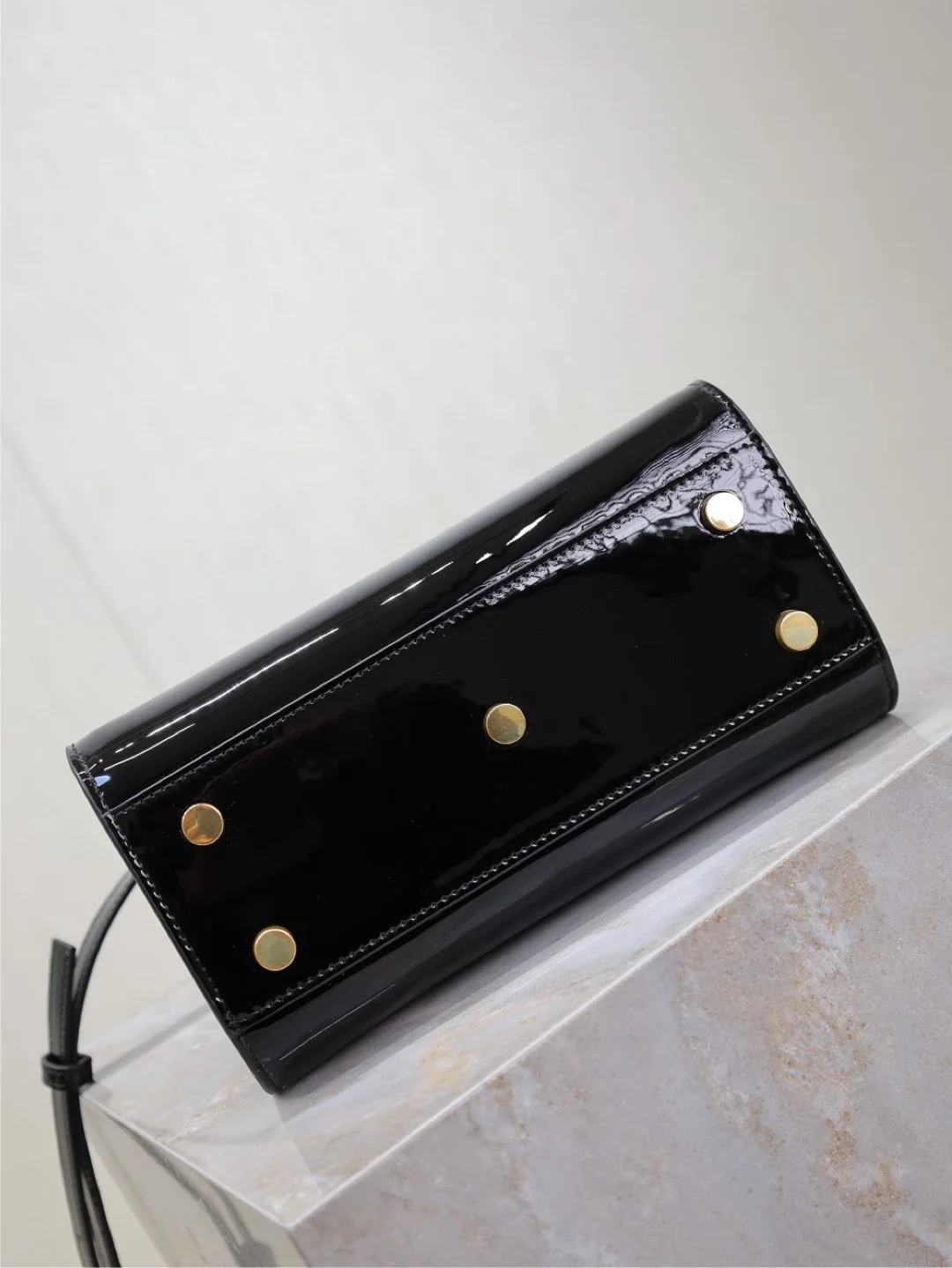 Saint Laurent Sac De Jour 22x18x10.5 cm - description_image9