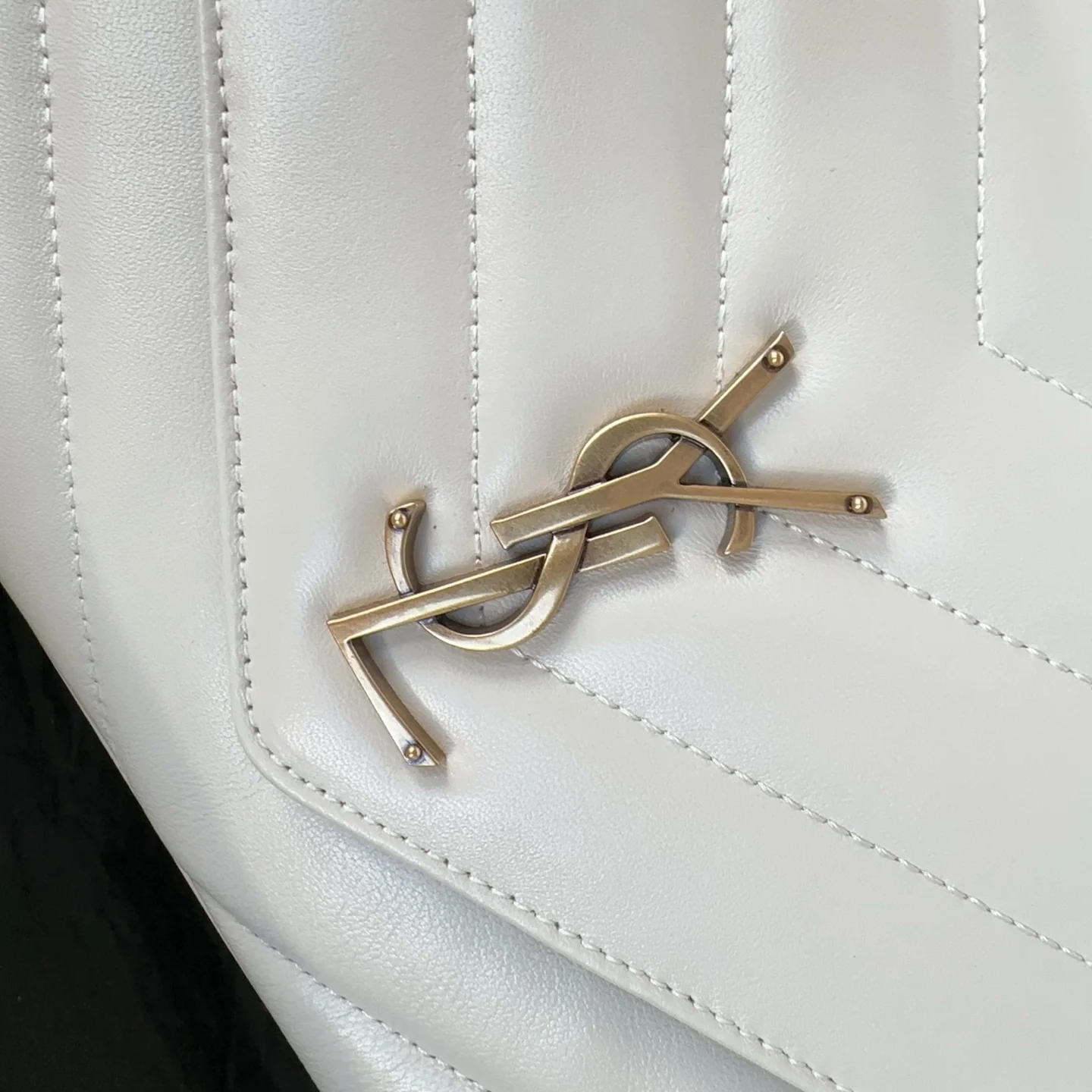 Saint Laurent LouLou Medium Coated Lambskin Shoulder Bag 29x17x8 cm - description_image7