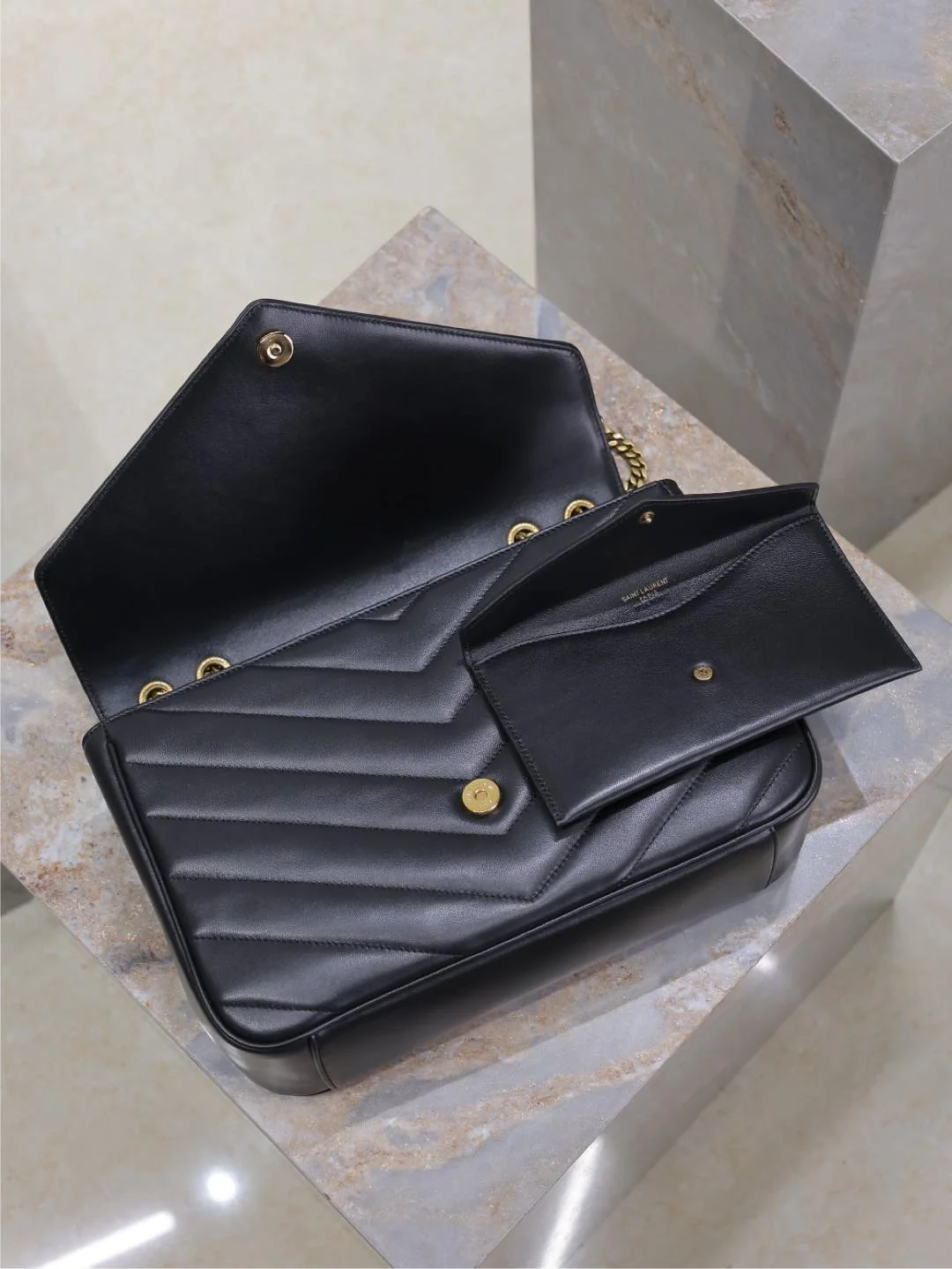 Saint Laurent LouLou Lambskin Shoulder and Crossbody Bag 32x22x10 cm - description_image8