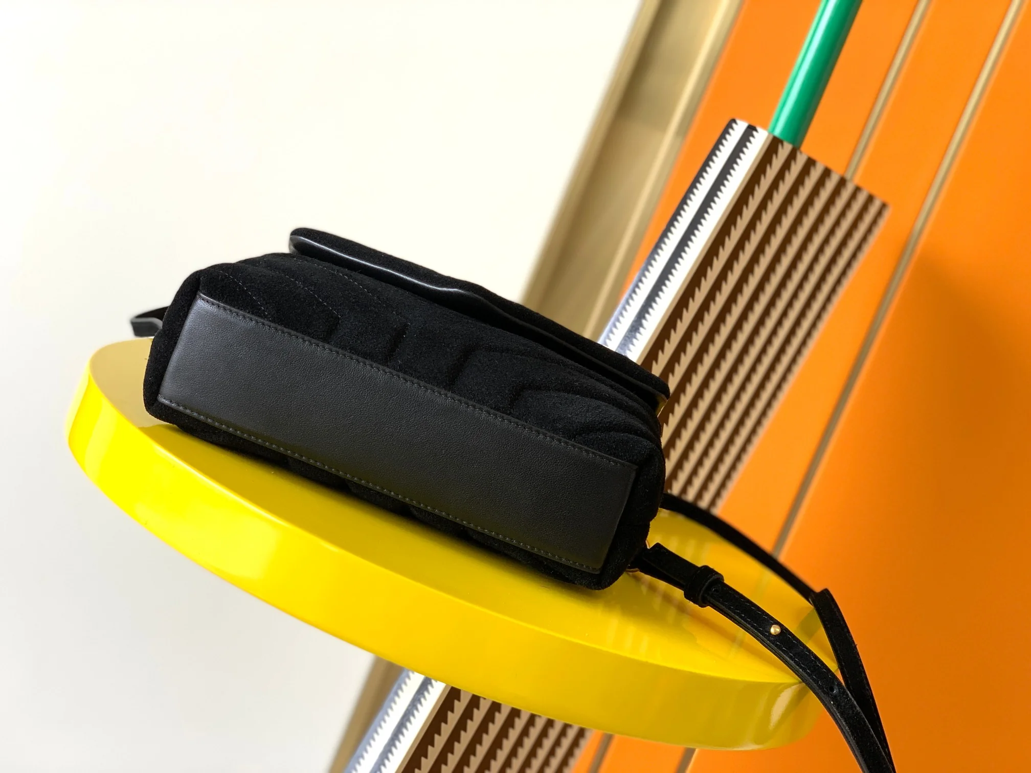 Saint Laurent Lou 951 20x14x7 cm - description_image3